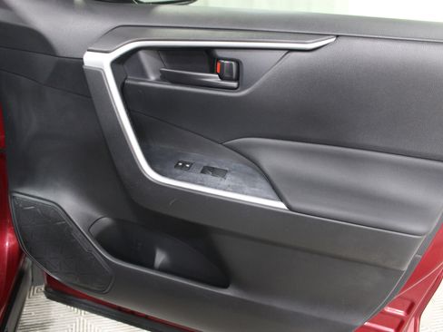 Used 2021 Toyota RAV4 LE FWD image 25
