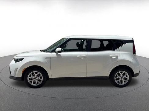 Used 2025 Kia Soul LX w/ LX Technology Package FWD image 9