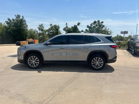 Used 2025 Buick Enclave Preferred FWD image 2