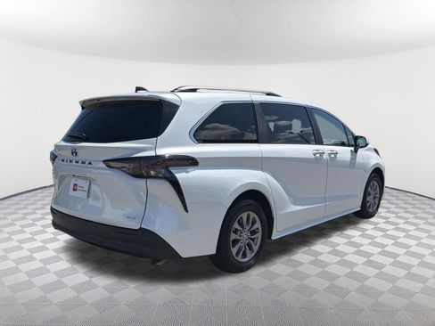 Certified 2025 Toyota Sienna XLE FWD image 16
