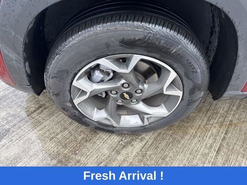 Used 2025 Chevrolet Trax LT w/ LT Convenience Package image 19
