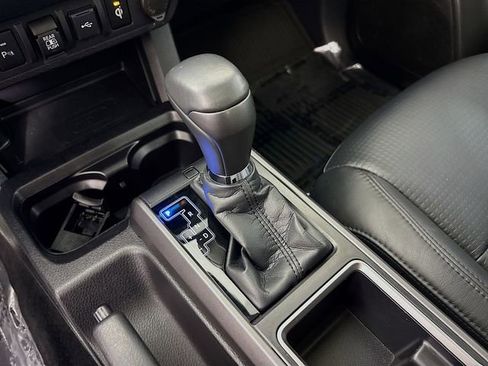 Used 2022 Toyota Tacoma TRD Sport w/ TRD Premium Sport Package AWD/4WD image 19