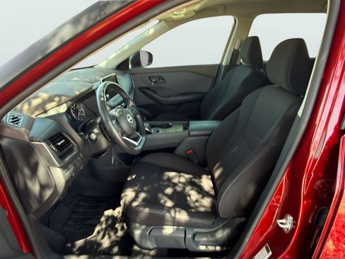 Used 2023 Nissan Rogue S FWD image 17
