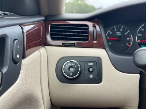 Used 2009 Chevrolet Impala LTZ FWD image 26
