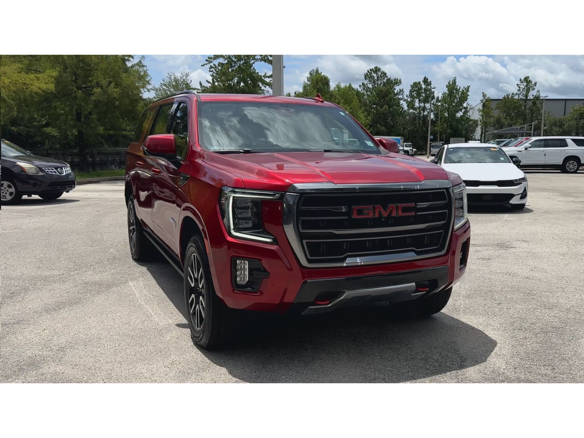 Certified 2021 GMC Yukon XL AT4 w/ AT4 Premium Package AWD/4WD image 3