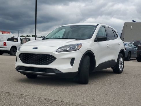 Used 2022 Ford Escape SE w/ Cold Weather Package AWD/4WD image 3