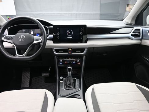 Used 2025 Volkswagen Taos SE image 9