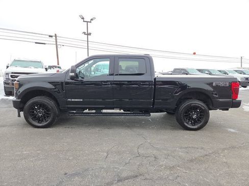Used 2022 Ford F250 Lariat w/ Black Appearance Package image 3