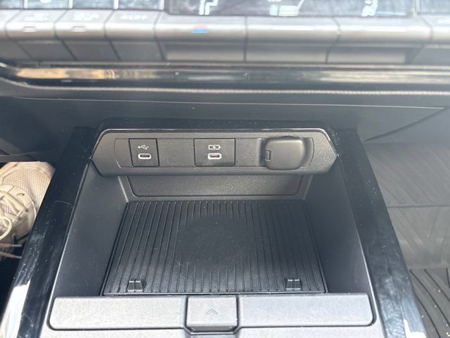 Used 2024 Toyota Prius Prime FWD image 18