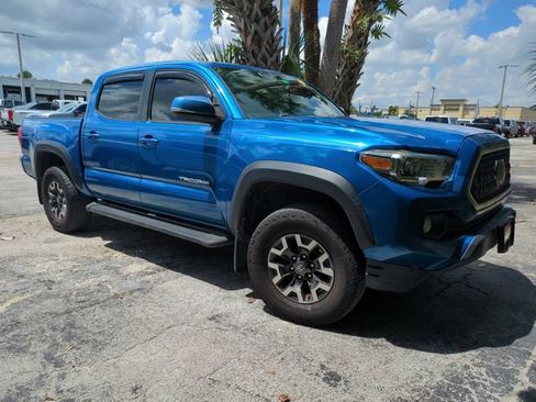 Used 2018 Toyota Tacoma TRD Off-Road AWD/4WD image 2