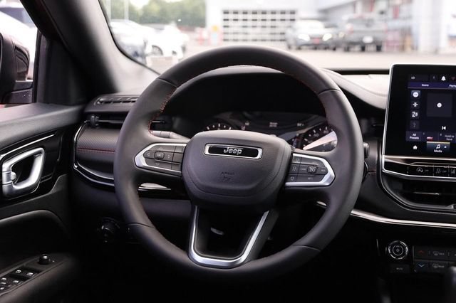 Used 2025 Jeep Compass Trailhawk AWD/4WD image 23