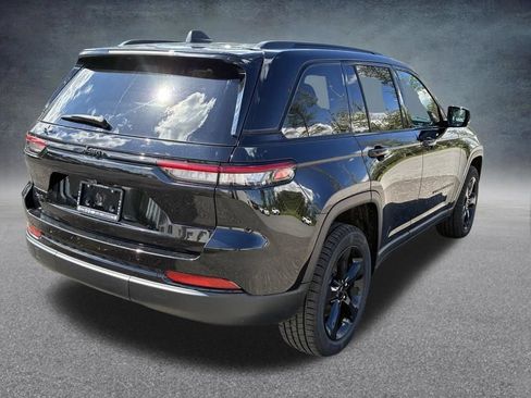 Used 2023 Jeep Grand Cherokee Altitude AWD/4WD image 5