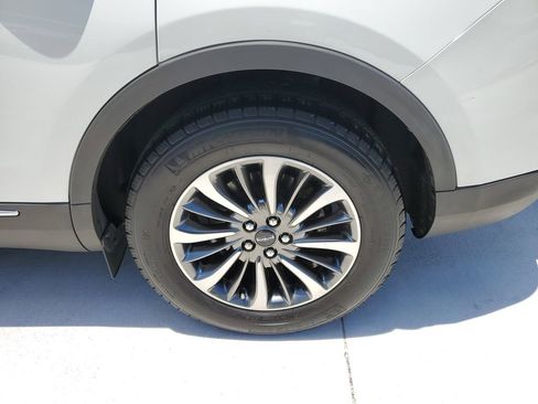 Used 2023 Lincoln Nautilus FWD w/ Premium Package image 8