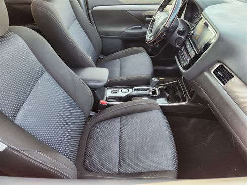 Used 2018 Mitsubishi Outlander SE image 14