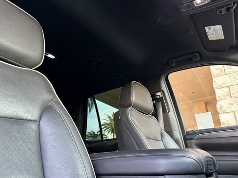 Used 2021 GMC Yukon SLT w/ SLT Luxury Package image 19