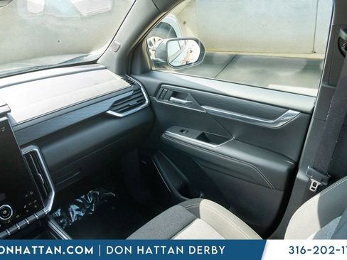 Used 2025 GMC Acadia Elevation image 21