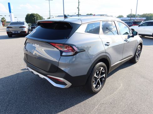 Used 2023 Kia Sportage EX image 4
