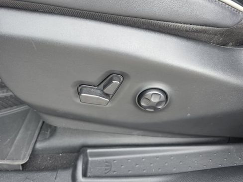 Used 2024 Chrysler Pacifica Limited AWD/4WD image 25