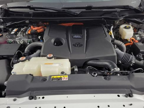 Used 2023 Toyota Sequoia Platinum AWD/4WD image 14