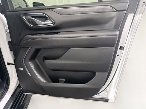 Used 2024 GMC Yukon XL SLT image 33