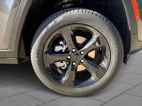 New 2025 Jeep Grand Cherokee Limited w/ Black Appearance Package image 12