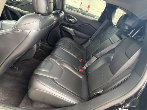 Used 2019 Jeep Cherokee Limited AWD/4WD image 17