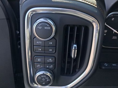 Used 2021 GMC Sierra 1500 AT4 w/ AT4 Value Package AWD/4WD image 18