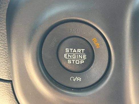 Used 2018 Jeep Wrangler Unlimited Sport AWD/4WD image 29