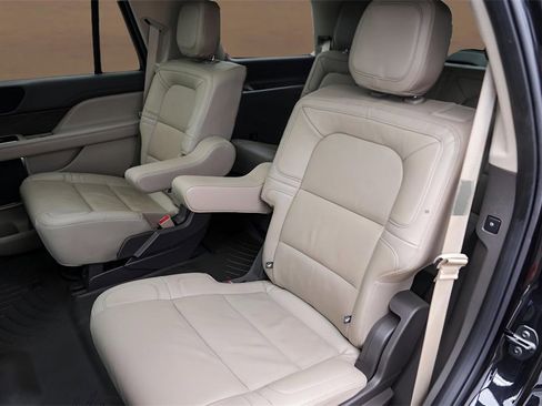 Used 2024 Lincoln Navigator Reserve image 25