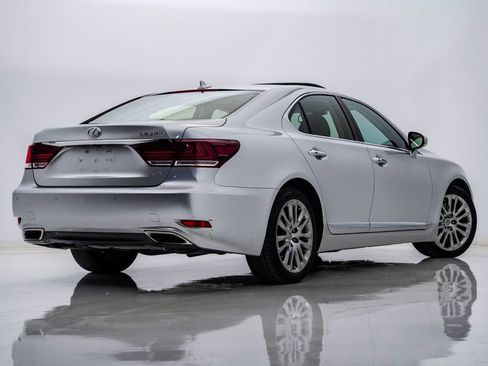 Used 2013 Lexus LS 460 AWD w/ Comfort Pkg image 8