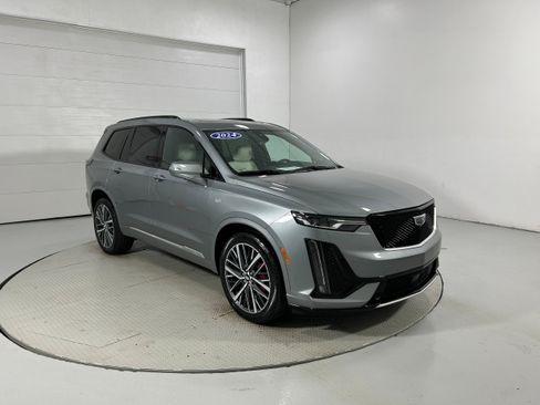 Used 2024 Cadillac XT6 Sport w/ Technology Package AWD/4WD image 2