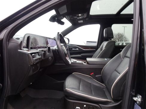 Certified 2022 Cadillac Escalade ESV Premium Luxury image 8