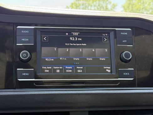 Certified 2023 Volkswagen Jetta SE FWD image 24