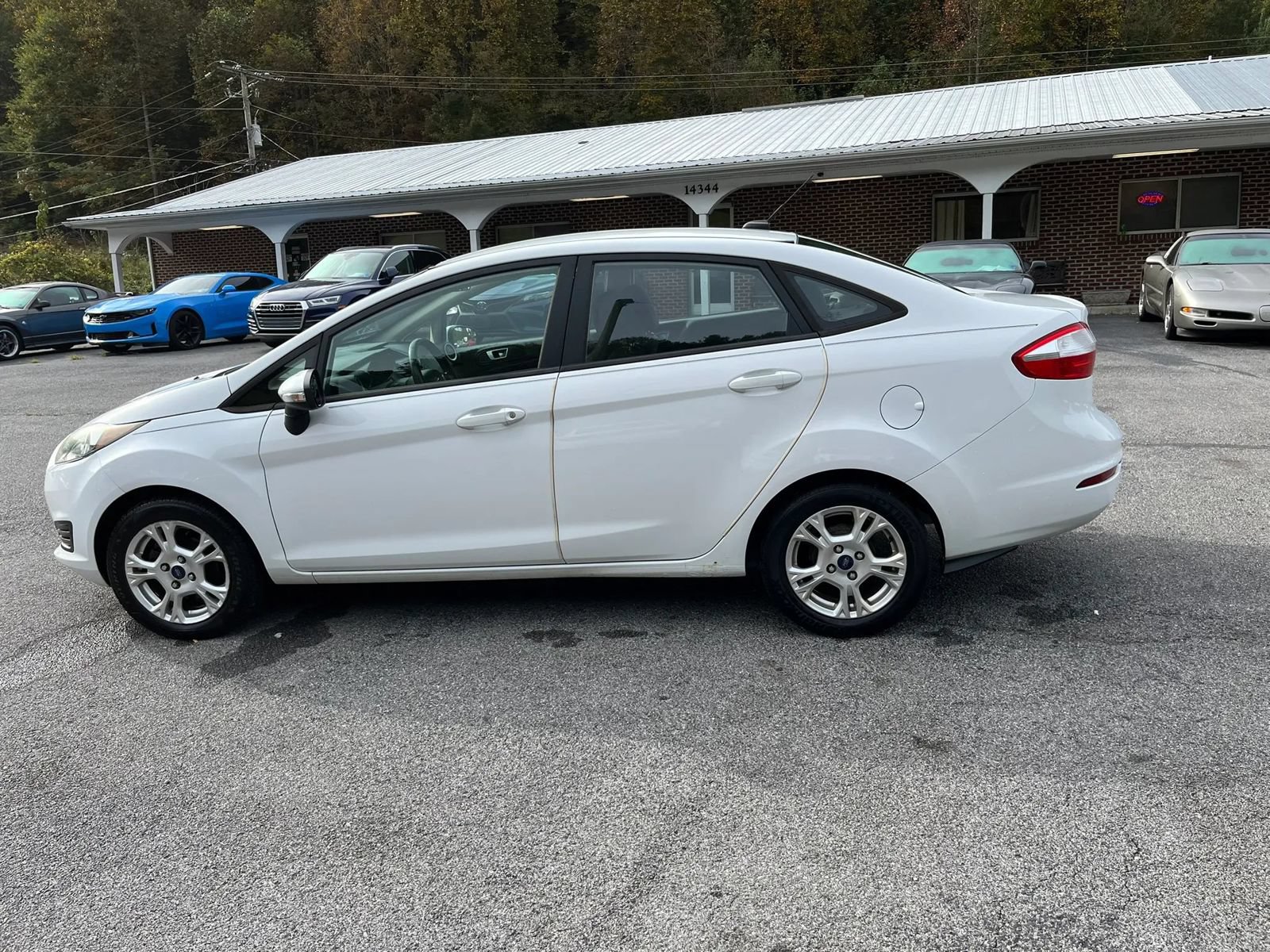 Used 2015 Ford Fiesta SE FWD image 7