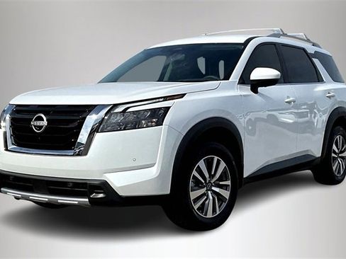New 2025 Nissan Pathfinder SL image 2