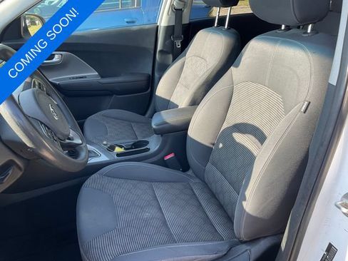 Used 2019 Kia Niro LX FWD image 2