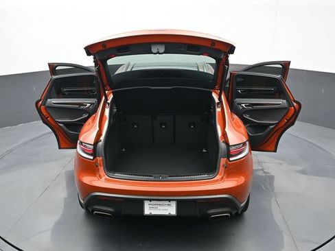 Certified 2025 Porsche Macan AWD/4WD image 26