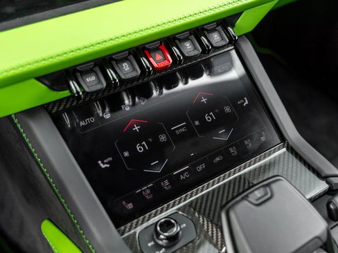 Used 2025 Lamborghini Urus SE image 34