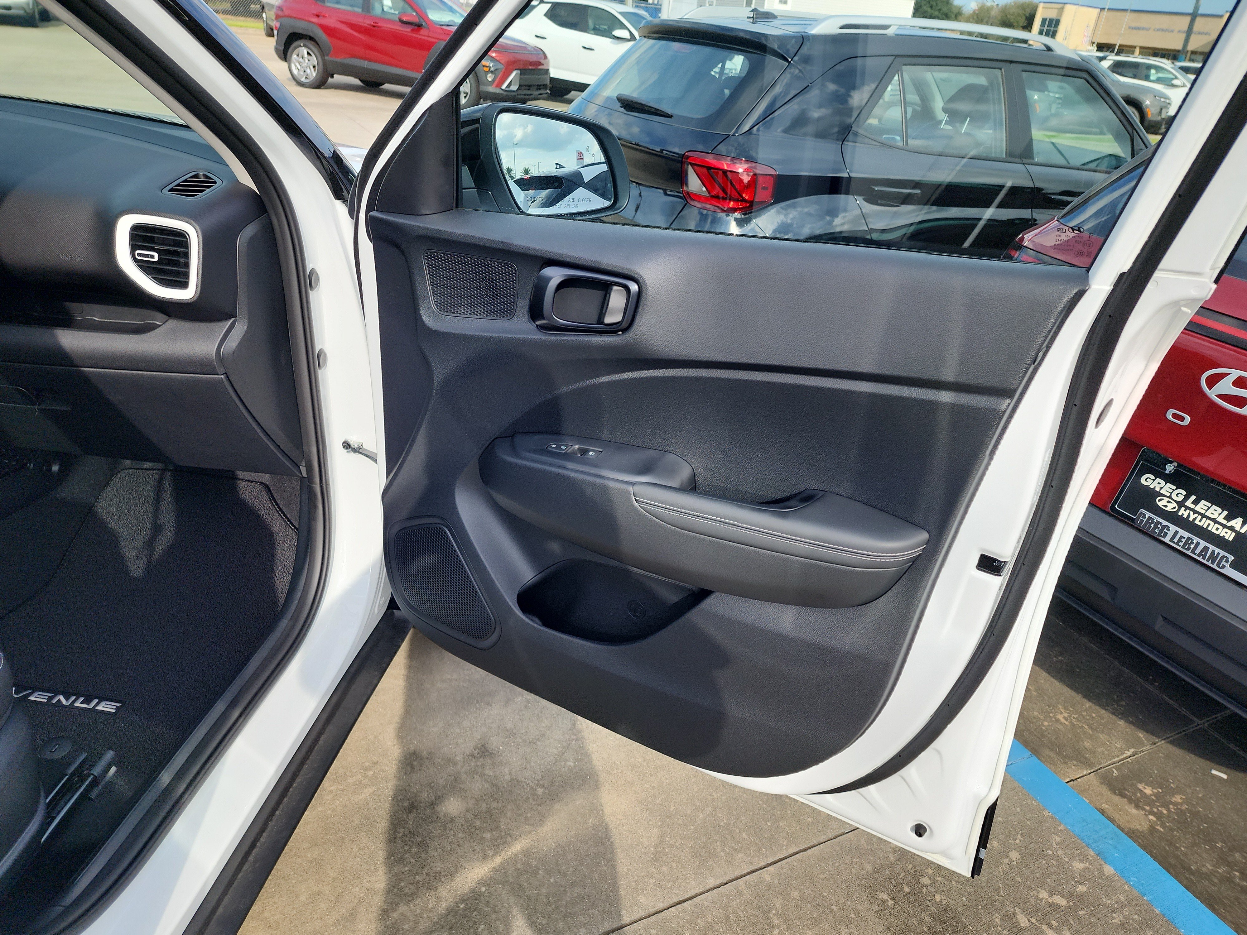 New 2026 Hyundai Venue SEL FWD image 19