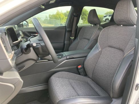 Used 2023 Toyota Crown XLE image 13