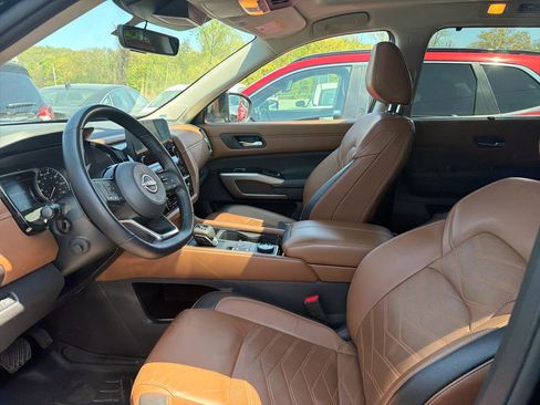 Used 2023 Nissan Pathfinder Platinum AWD/4WD image 18