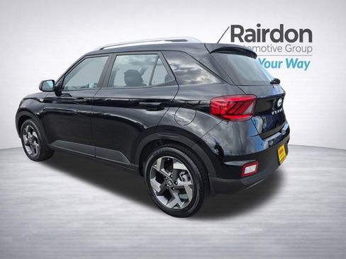 Used 2025 Hyundai Venue SEL FWD image 5