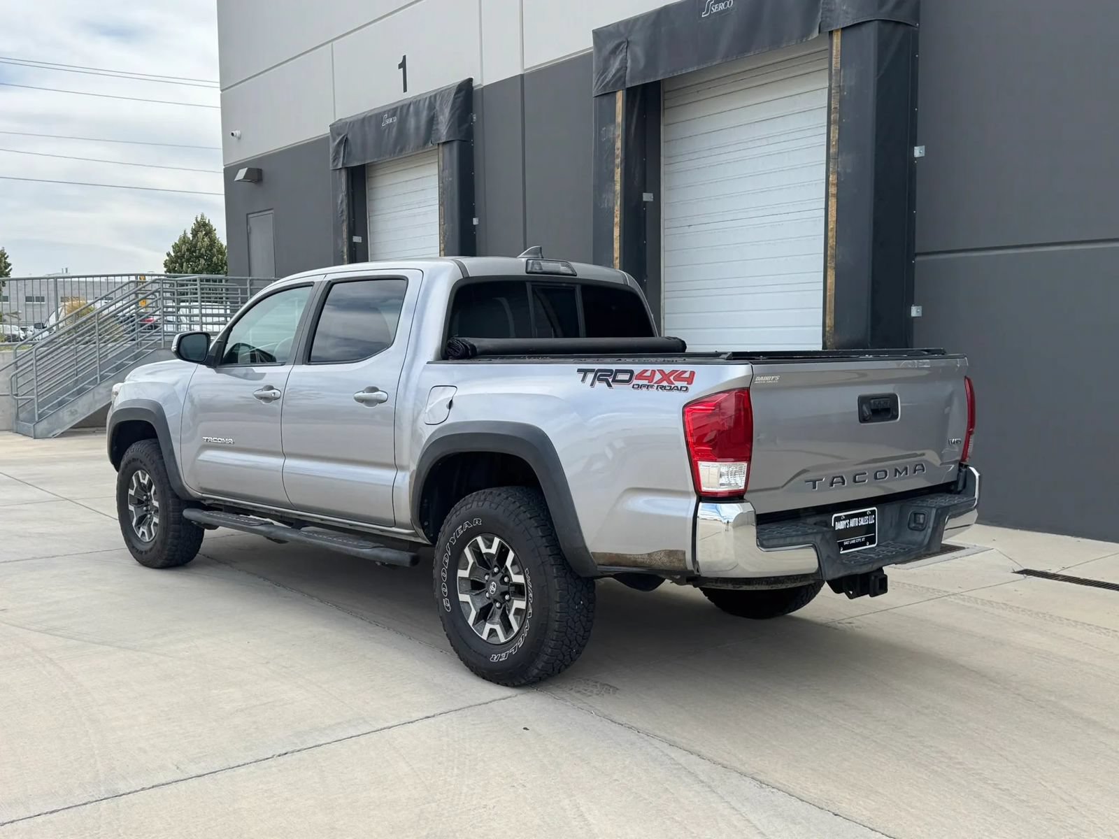 Used 2016 Toyota Tacoma TRD Off-Road w/ Towing Package AWD/4WD image 3