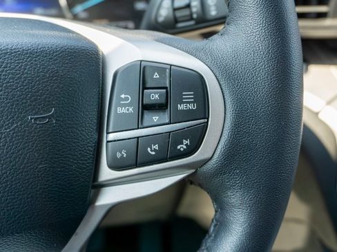 Used 2023 Ford Explorer XLT image 23