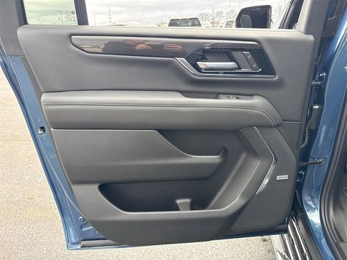 New 2026 GMC Yukon XL Elevation image 32