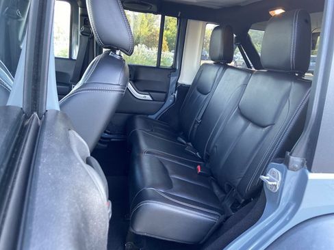 Used 2014 Jeep Wrangler Unlimited Rubicon w/ Connectivity Group AWD/4WD image 16
