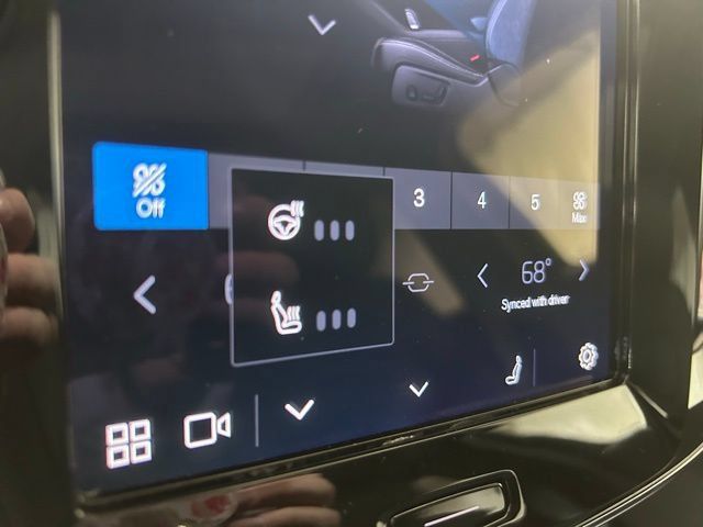 Used 2025 Volvo XC40 B5 Core AWD/4WD image 19