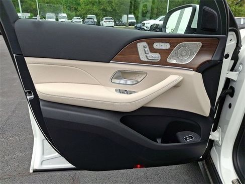 Used 2025 Mercedes-Benz GLS 450 4MATIC image 12