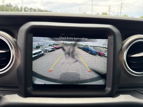 Used 2020 Jeep Wrangler Unlimited Sahara AWD/4WD image 25