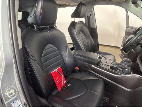 Used 2022 Toyota Highlander XLE image 5